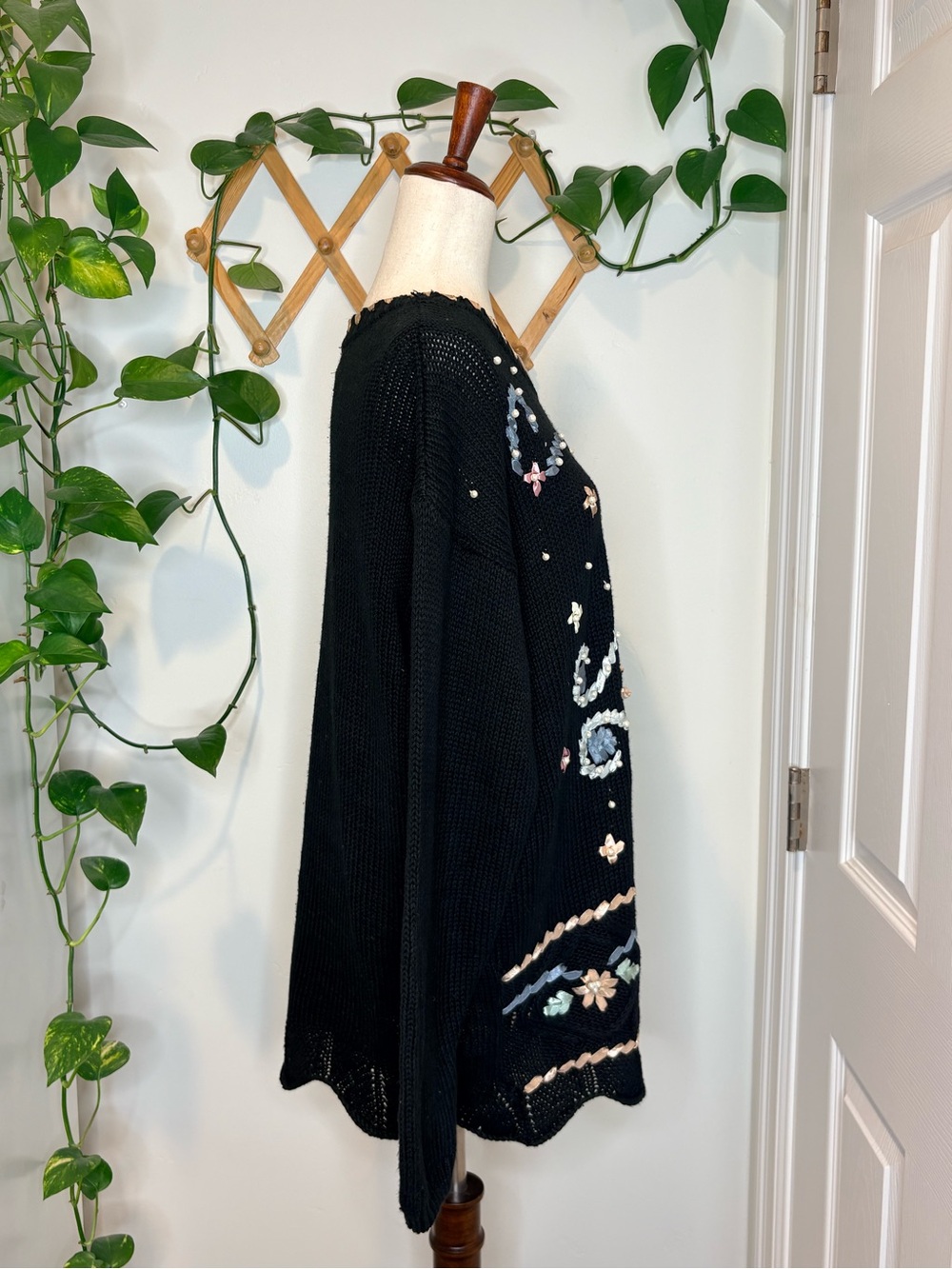 Vintage Colleen’s Collectables Oversized Black Embroidered Sweater View 6
